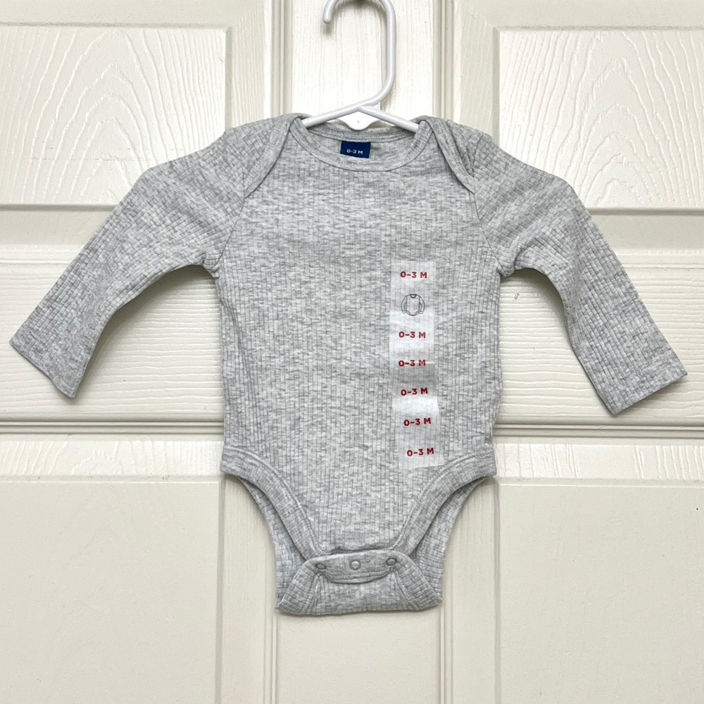 NWT Old Navy Light Gray Ribbed Bodysuit Size 0-3 Months